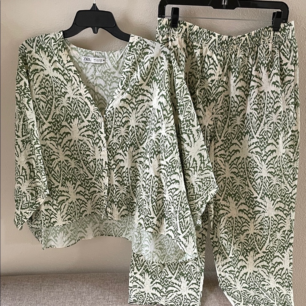 NWOT Zara Cream & Green Botanical Print Two-Piece Set Large
